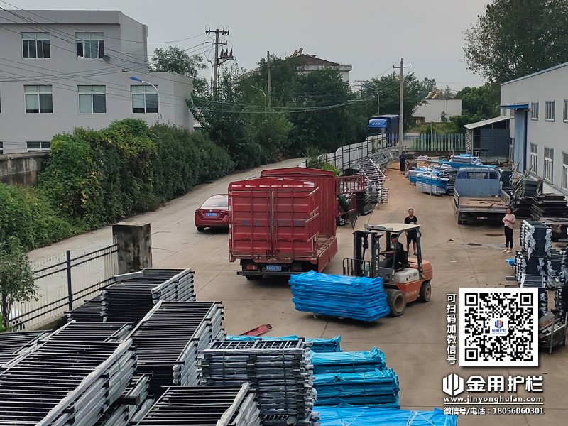 2023年9月13日鋅鋼飄窗護(hù)欄裝車發(fā)貨！