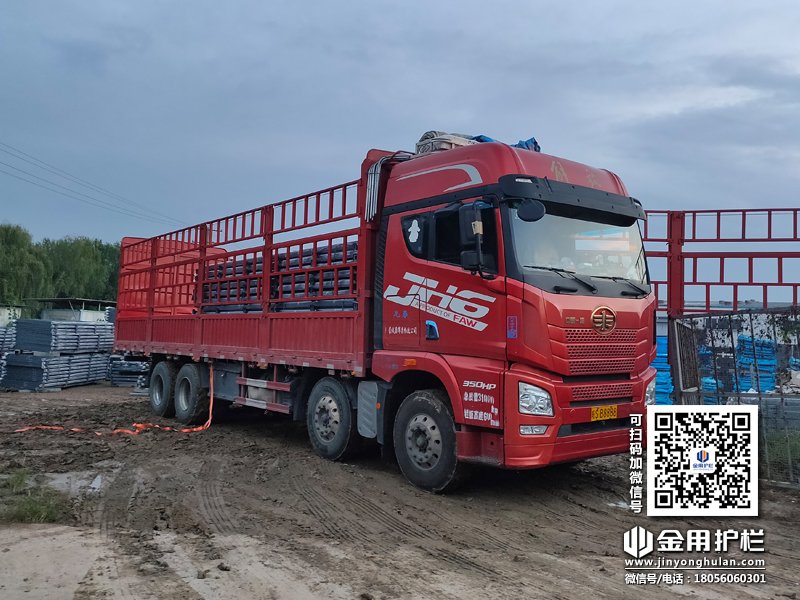 2023年10月9日鋅鋼護(hù)窗欄桿裝車發(fā)貨！