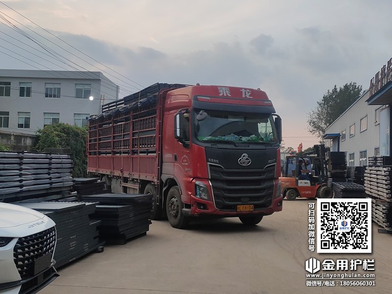 2023年10月13日鋅鋼百葉窗裝車發(fā)貨！