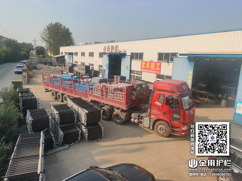 2023年10月28日鋅鋼組裝護(hù)欄裝車發(fā)貨！