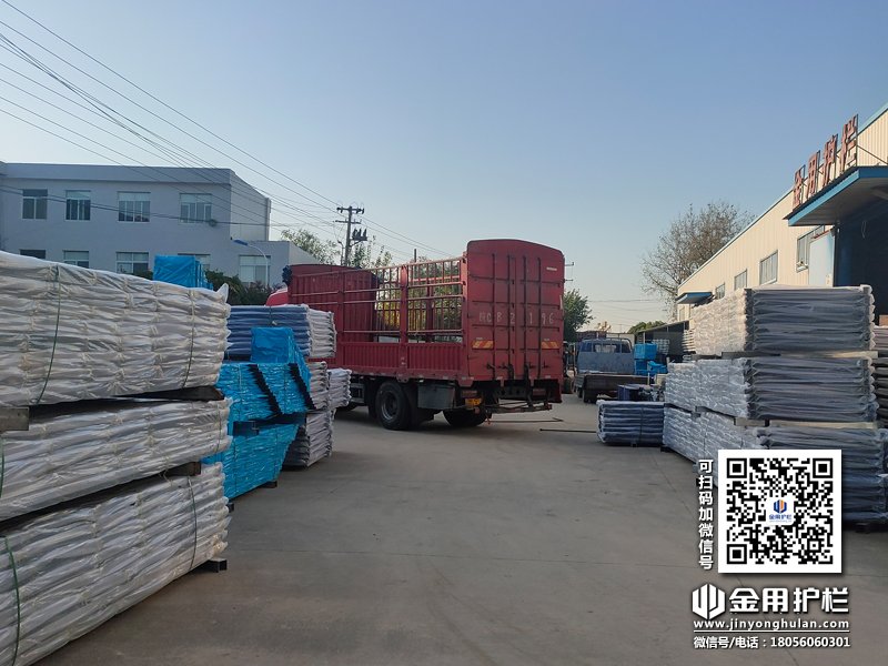 2023年11月7日鋅鋼陽(yáng)臺(tái)護(hù)欄裝車(chē)發(fā)貨！