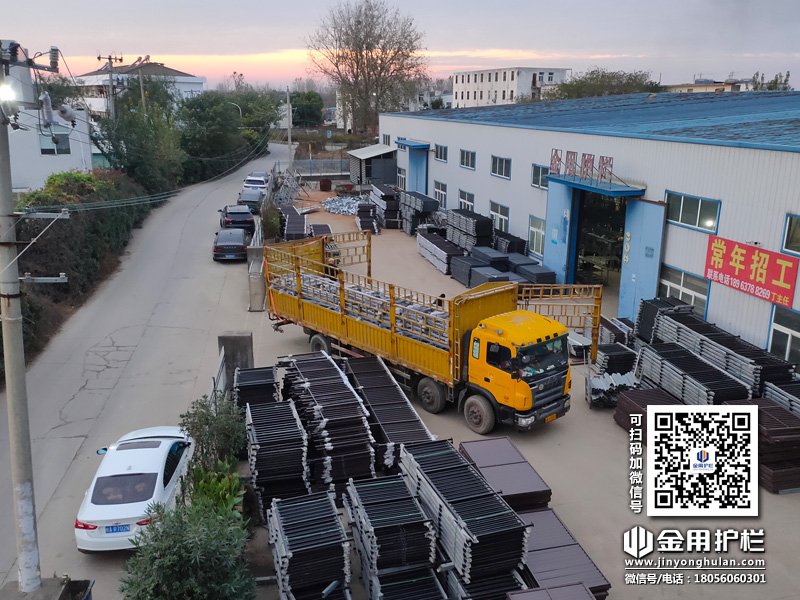 2023年11月13日鋅鋼玻璃護(hù)欄裝車發(fā)貨！