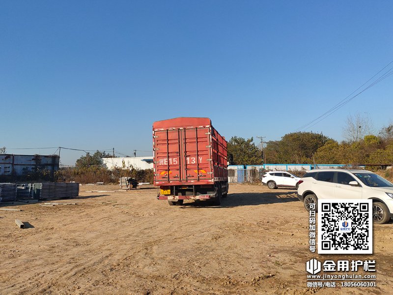 2023年11月28日鋅鋼百葉窗裝車發(fā)貨！