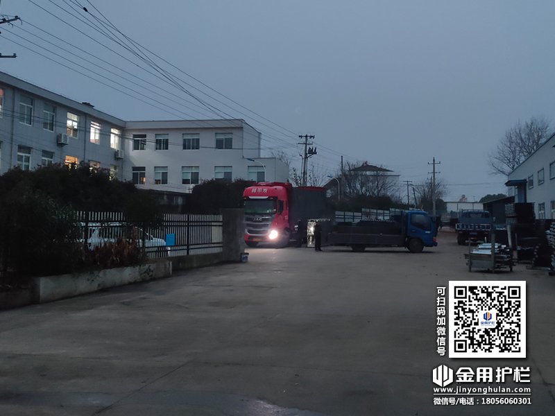 2023年12月15日鋅鋼連廊欄桿裝車發(fā)貨！