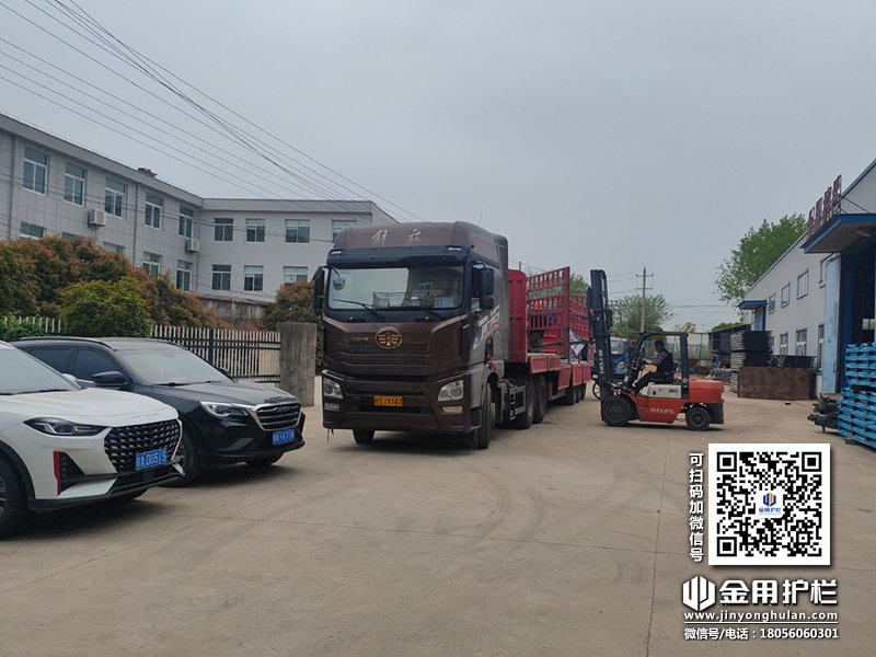 2024年4月10日鋅鋼陽(yáng)臺(tái)欄桿裝車(chē)發(fā)貨！