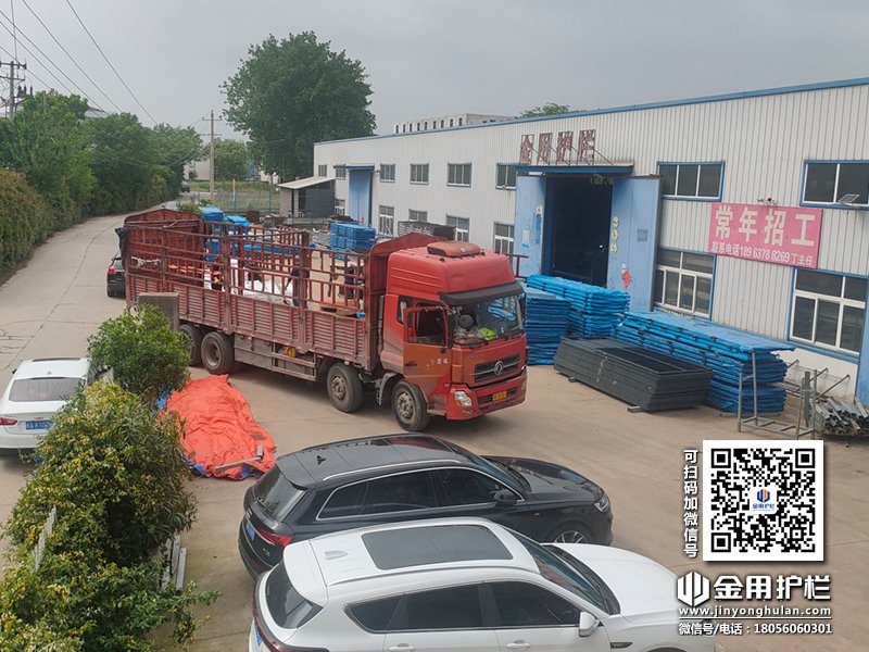 2024年4月29日鋅鋼組裝欄桿裝車發(fā)貨！