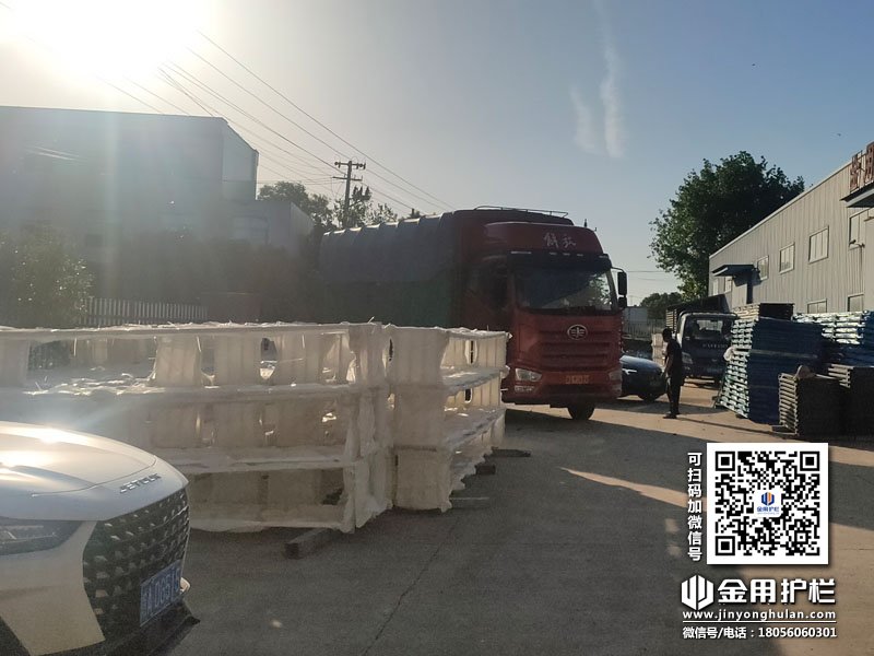 2024年5月16日鋅鋼百葉窗裝車發(fā)貨！