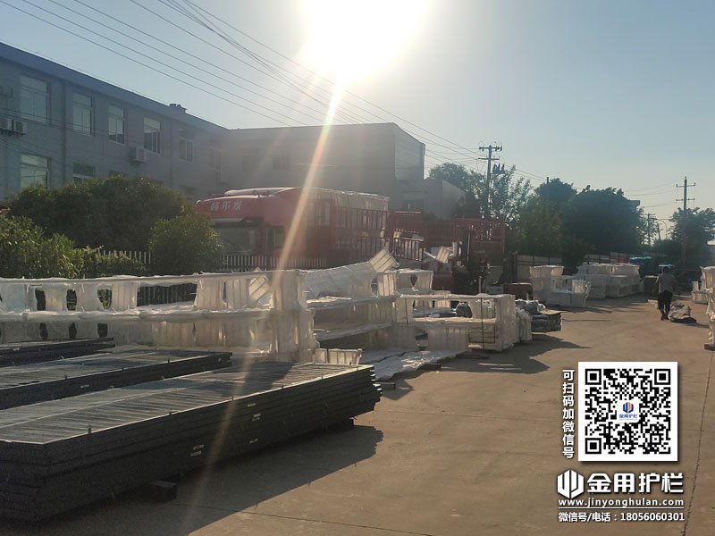 2024年5月23日鋅鋼護(hù)窗欄桿裝車發(fā)貨！