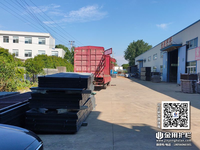 2024年5月30日鋅鋼護(hù)窗欄桿裝車(chē)發(fā)貨！