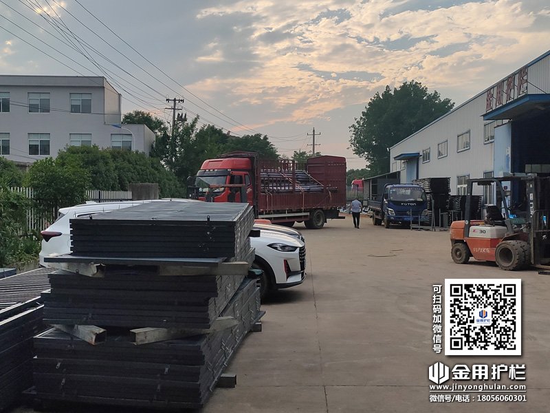 2024年6月1日鋅鋼護(hù)窗欄桿裝車發(fā)貨！