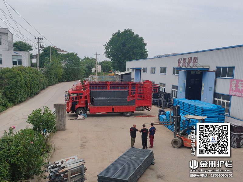 2024年6月6日鋁合金百葉窗裝車發(fā)貨！