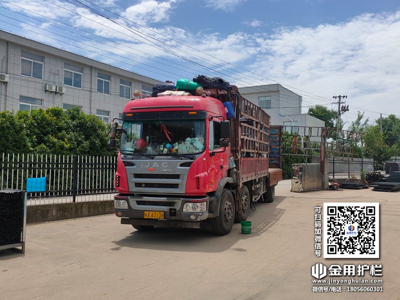 2024年6月24日鋅鋼空調(diào)欄桿裝車發(fā)貨！