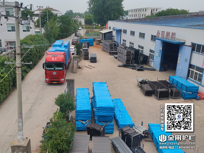  2024年6月25日鋅鋼陽(yáng)臺(tái)護(hù)欄裝車(chē)發(fā)貨！