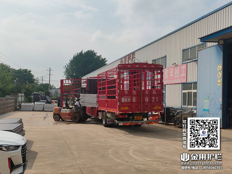 2024年7月2日鋁合金百葉窗裝車發(fā)貨！