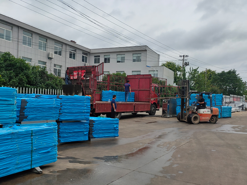 2024年7月27日鋅鋼陽臺(tái)欄桿裝車發(fā)貨！