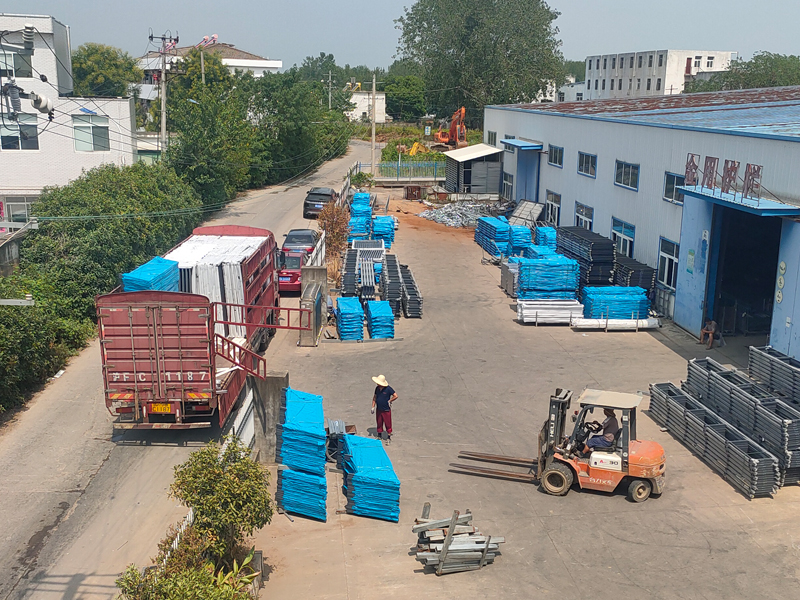 2024年8月13日鋅鋼樓梯欄桿裝車發(fā)貨！