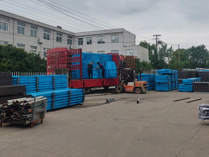 2024年9月20日鋅鋼陽(yáng)臺(tái)護(hù)欄裝車發(fā)貨！