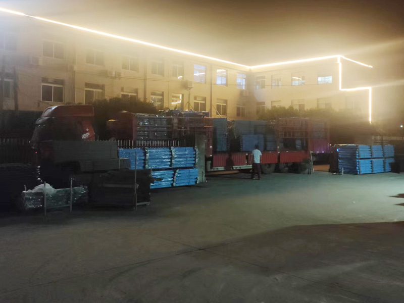 2024年9月30日鋅鋼陽臺(tái)欄桿裝車發(fā)貨！