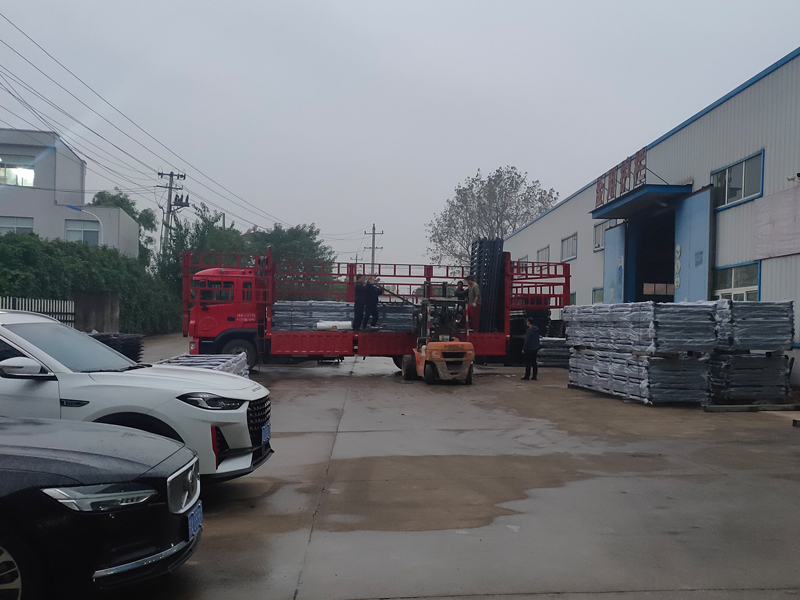 2024年10月28日鋅鋼百葉窗裝車發(fā)貨！