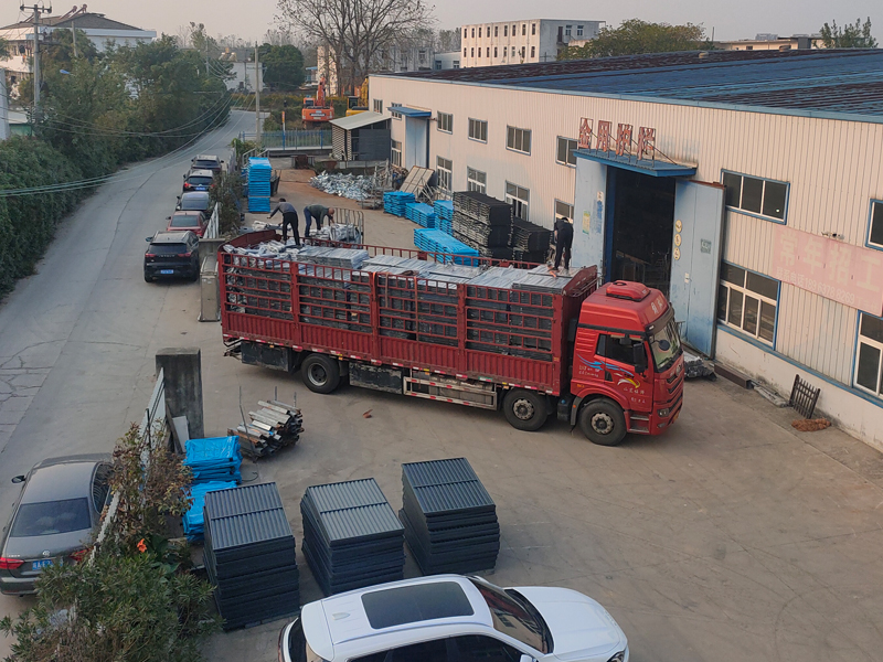 2024年11月5日鋅鋼護(hù)窗欄桿裝車(chē)發(fā)貨！