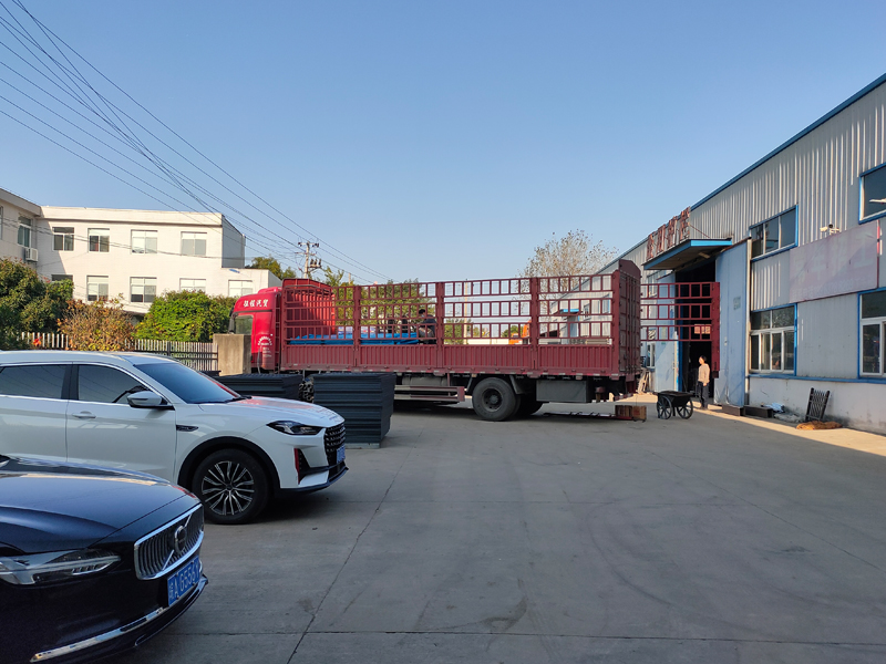 2024年11月7日鋅鋼連廊欄桿裝車發(fā)貨！