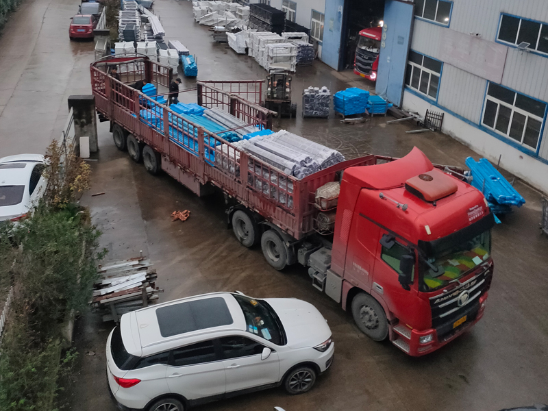 2024年11月25日鋅鋼組裝欄桿裝車發(fā)貨！