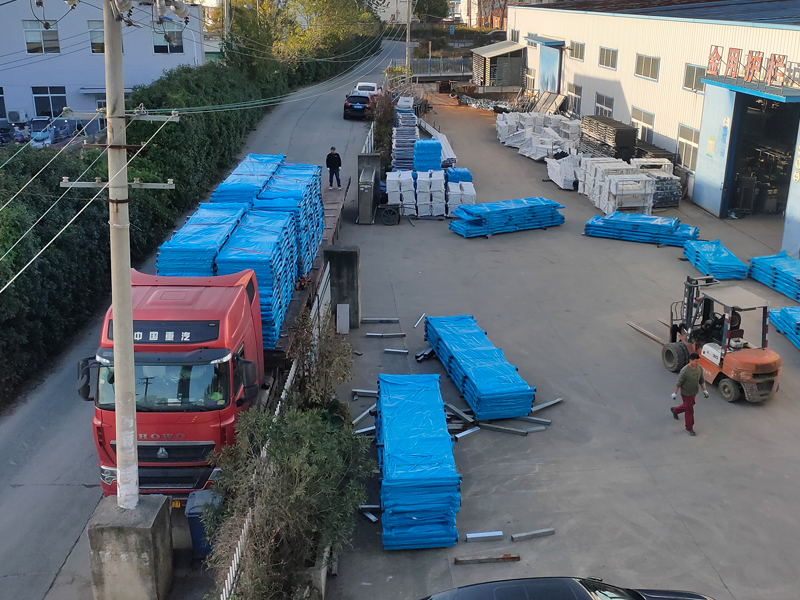 2024年11月28日鋅鋼陽臺護(hù)欄裝車發(fā)貨！