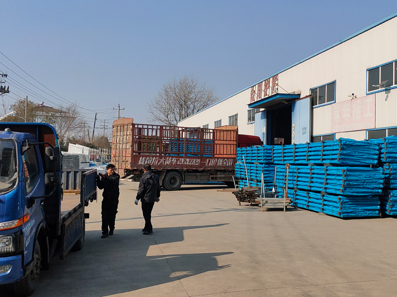 2024年12月18日鋅鋼百葉窗裝車發(fā)貨！