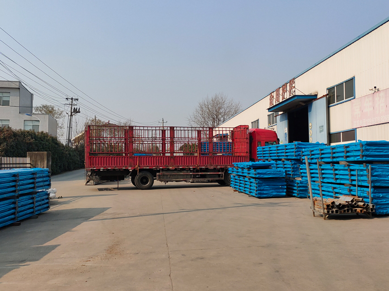 2024年12月21日鋅鋼百葉窗裝車發(fā)貨！