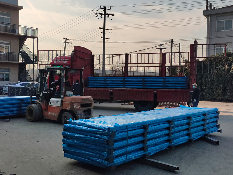 2024年12月28日鋅鋼陽臺欄桿裝車發(fā)貨！