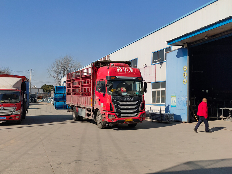 2025年1月2日鋅鋼陽臺護欄裝車發(fā)貨！