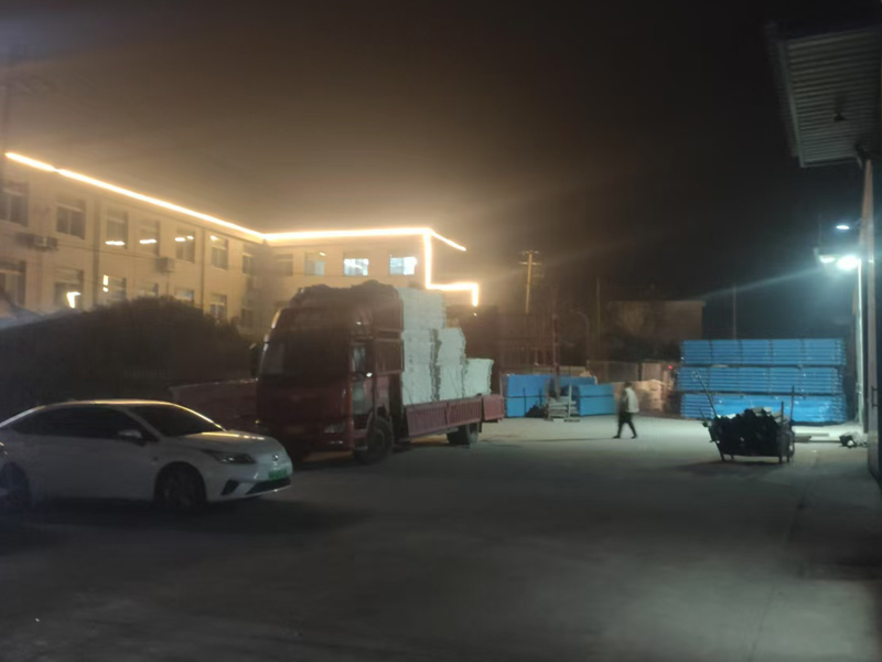 2025年1月6日鋅鋼護窗欄桿裝車發(fā)貨！