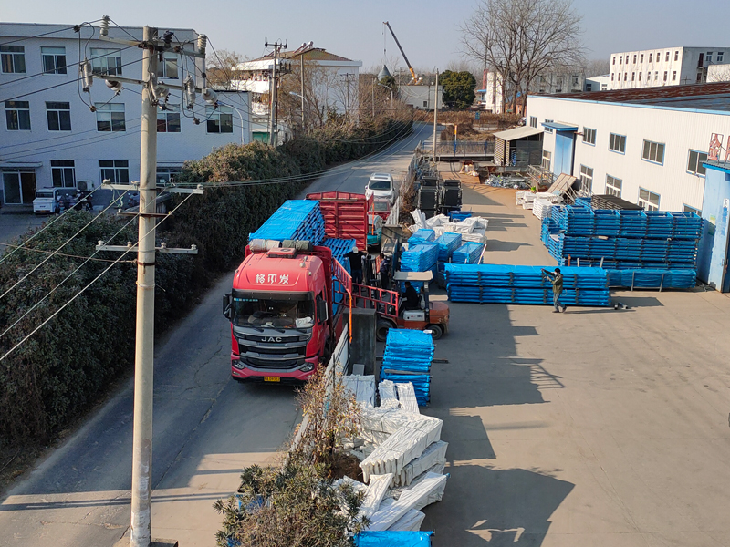 2025年1月7日鋅鋼陽臺護欄裝車發(fā)貨！