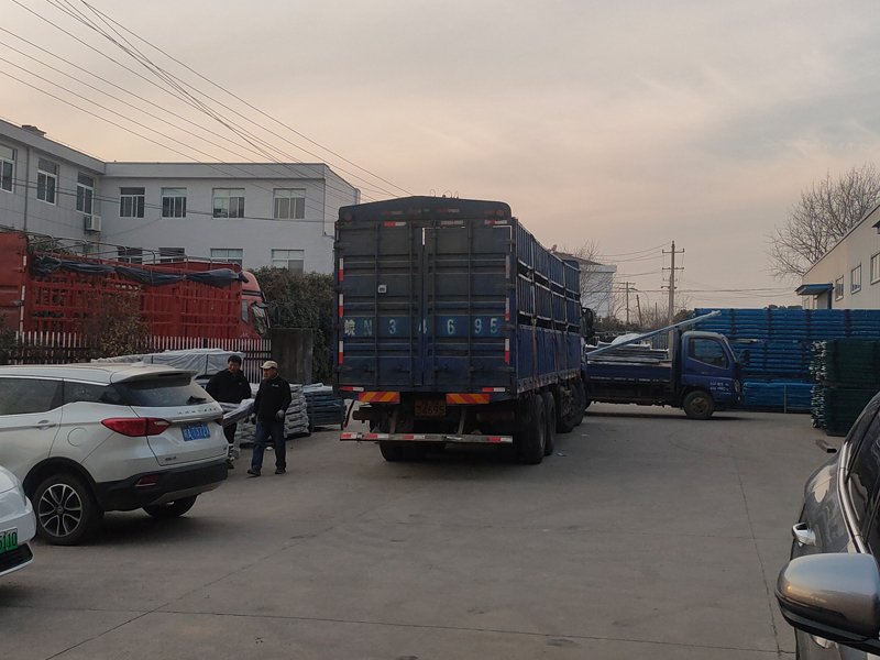 2025年1月13日鋅鋼圍墻護(hù)欄裝車發(fā)貨！