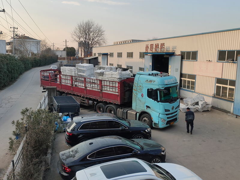 2025年2月23日鋅鋼空調(diào)欄桿裝車發(fā)貨！