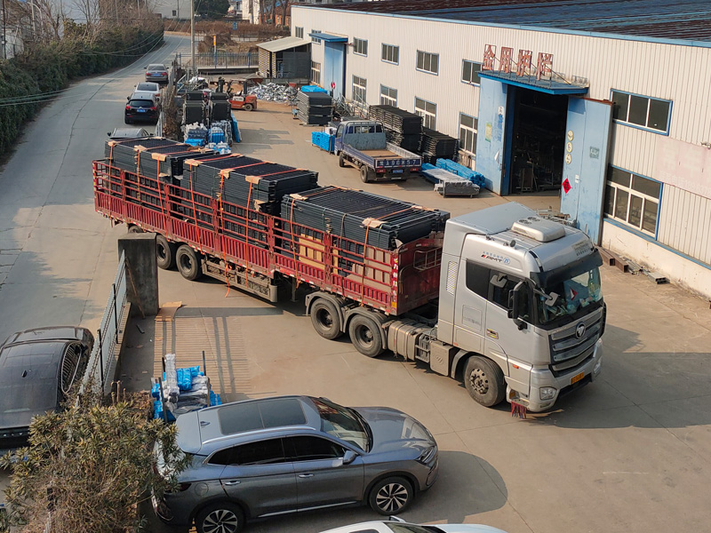 2025年2月25日鋅鋼圍墻護(hù)欄裝車(chē)發(fā)貨！