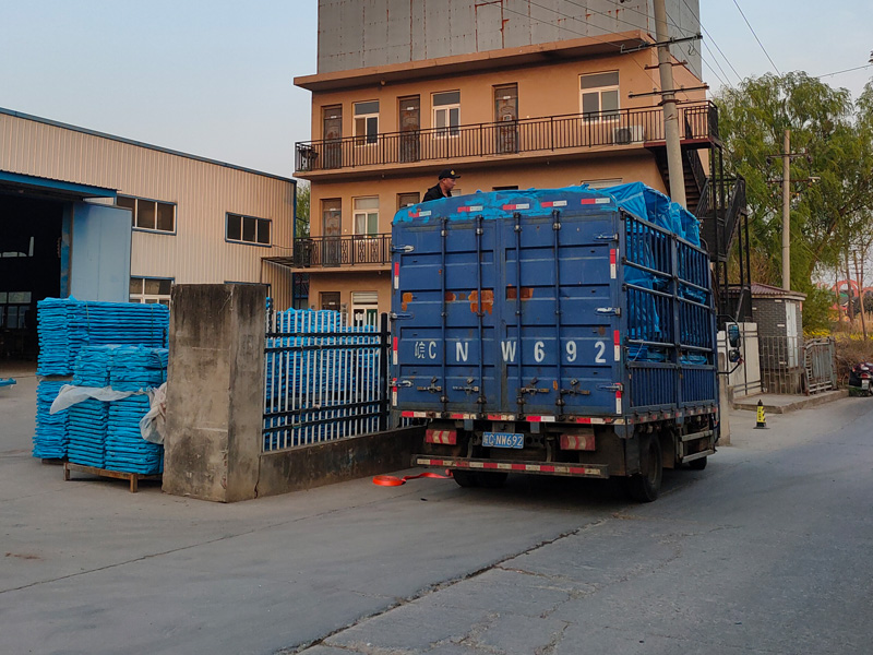 2025年4月2日鋅鋼空調(diào)欄桿裝車發(fā)貨！