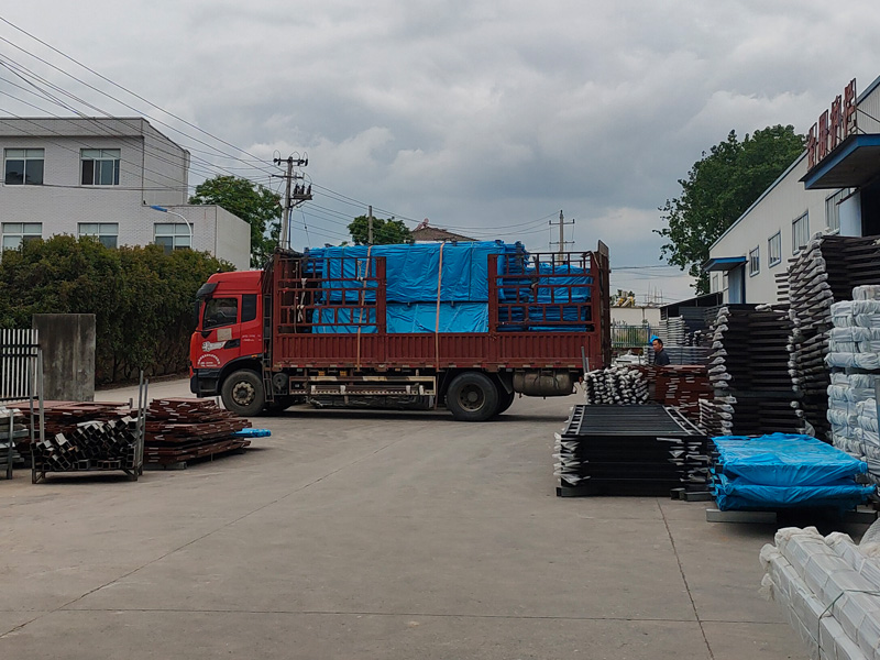 2025年5月13日鋅鋼陽(yáng)臺(tái)護(hù)欄裝車發(fā)貨！