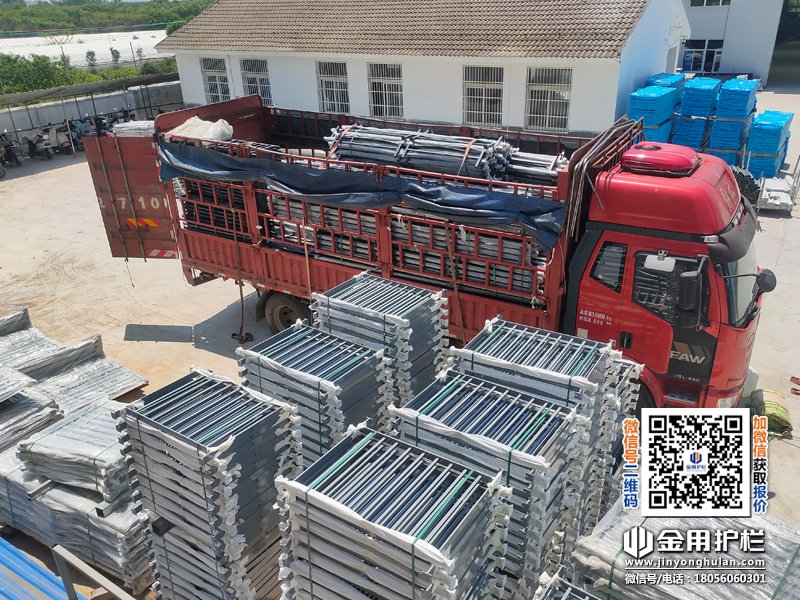 2025年7月3日鋅鋼飄窗欄桿裝車發(fā)貨！