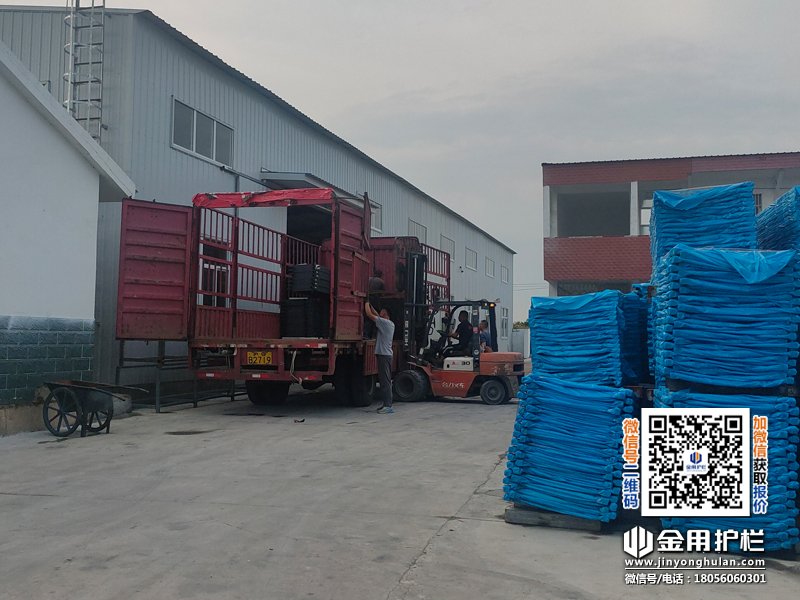 2025年8月6日鋁合金陽臺欄桿裝車發(fā)貨！