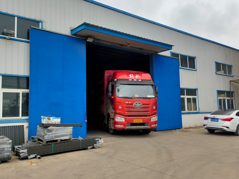 2025年10月9日鋅鋼護窗欄桿裝車發(fā)貨！